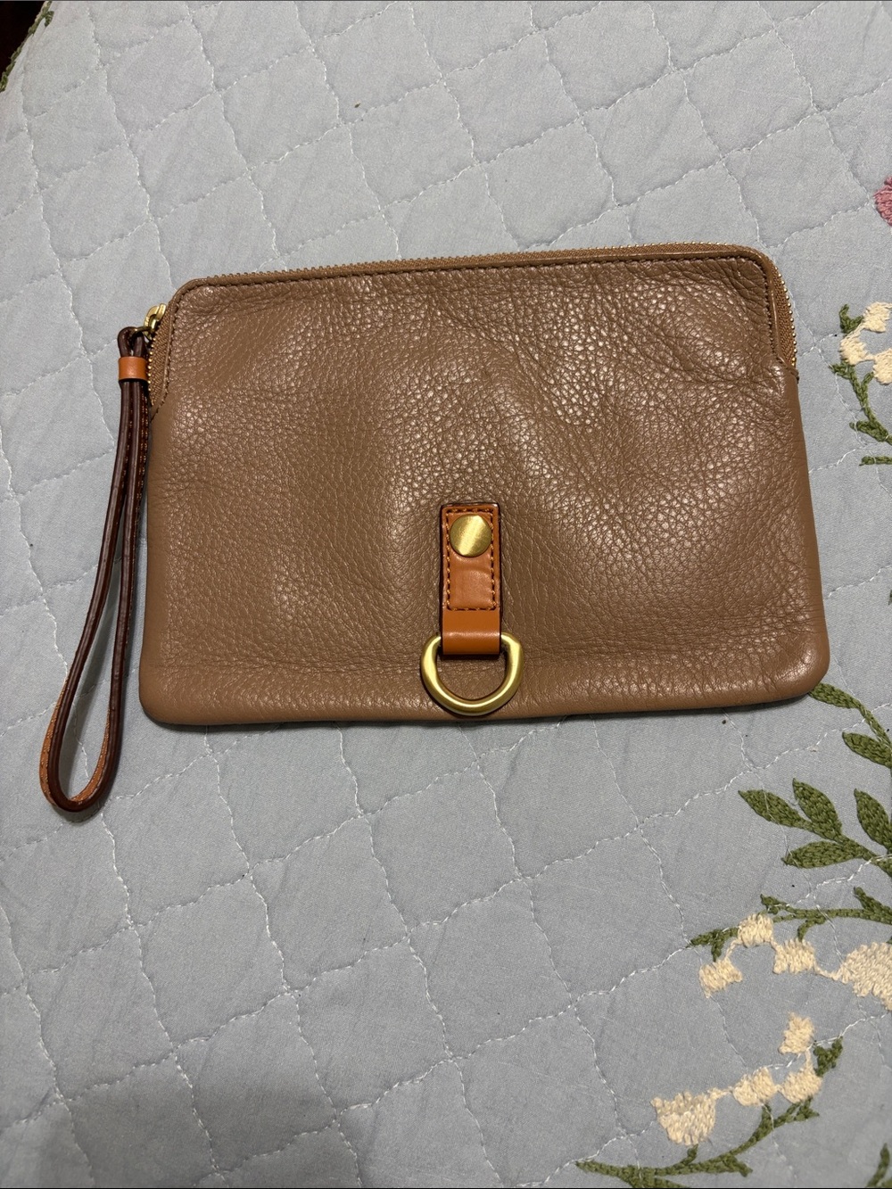 NWOT GAP Pebbled Leather Zippered Mushroom Tone Wristlet.